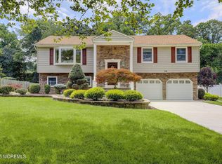 34 Appomattox Dr, Manalapan, NJ