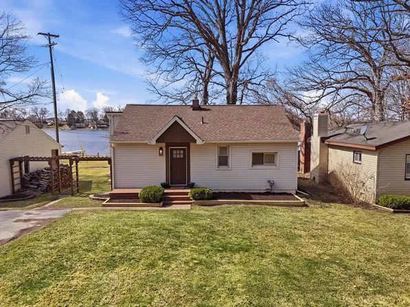 1700 S Hughes Rd, Brighton, MI 48114