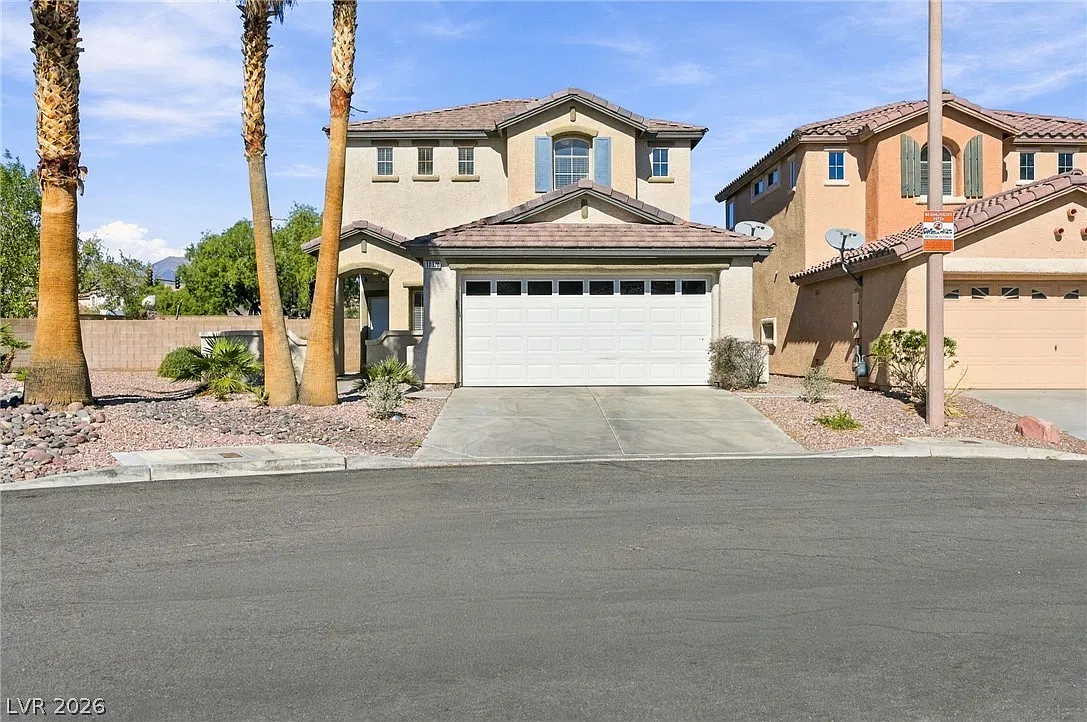 3 bed, 2.5 bath, 1681 sqft, $2,450 — Photo 1
