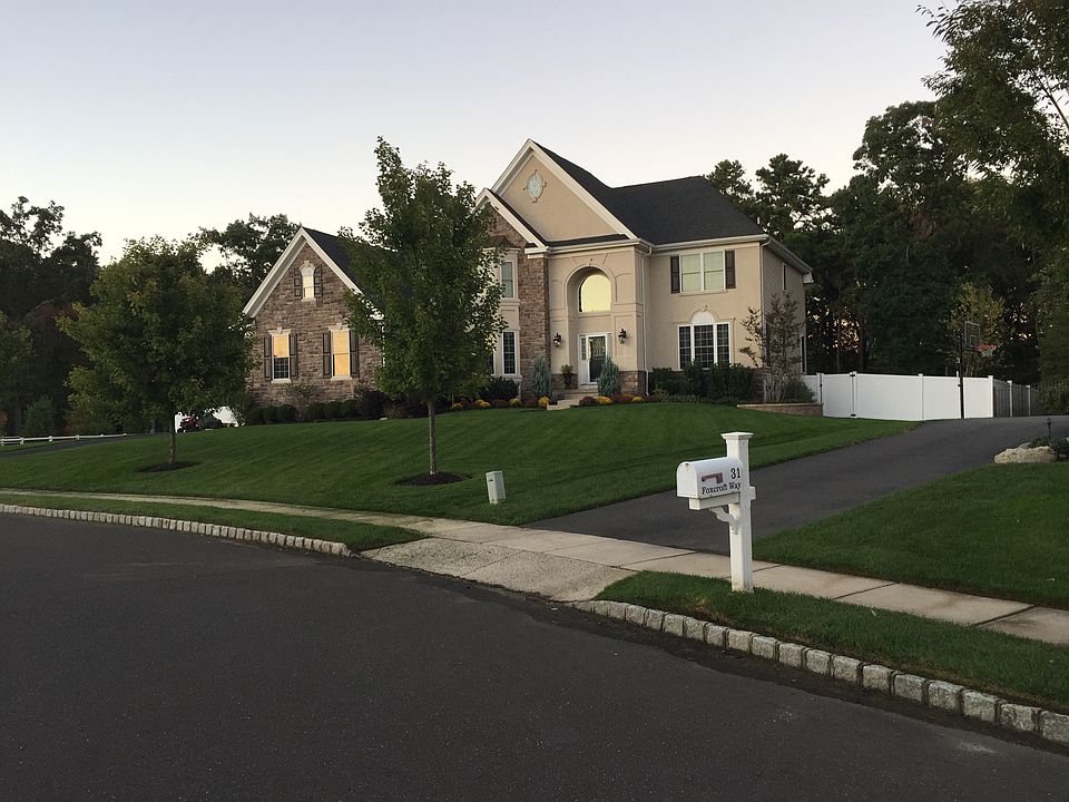 2nd image of 29 Foxcroft Way