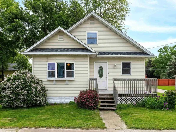 212 Elm St, Colona, IL 61241