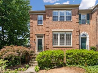 4138 Meadow Field Ct, Fairfax, VA 22033
