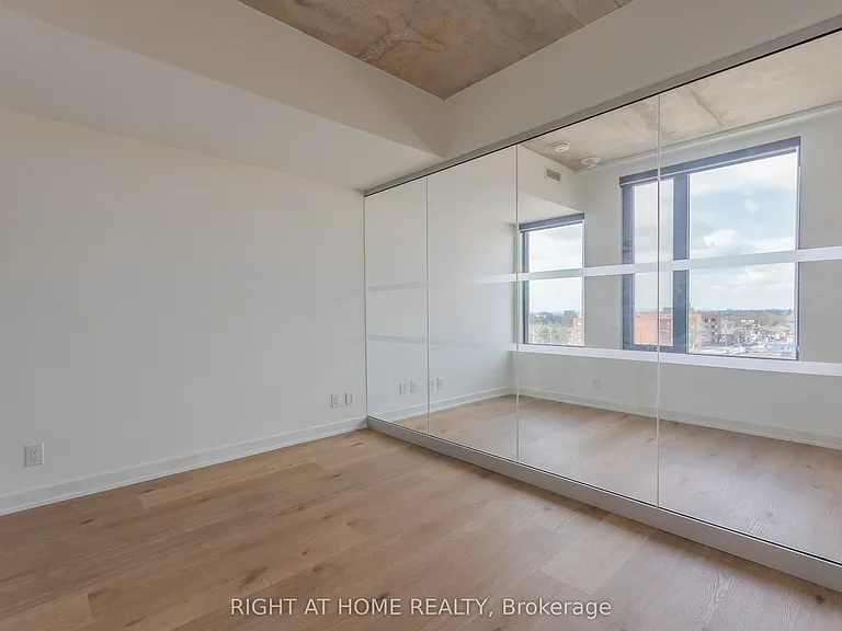 7 Fairbank Ave W #503 — Photo 6
