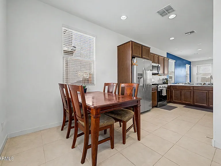 12515 W Morten Ave — Photo 6