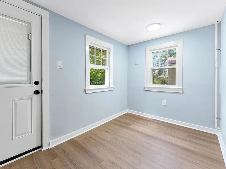24 Begonia St — Photo 10