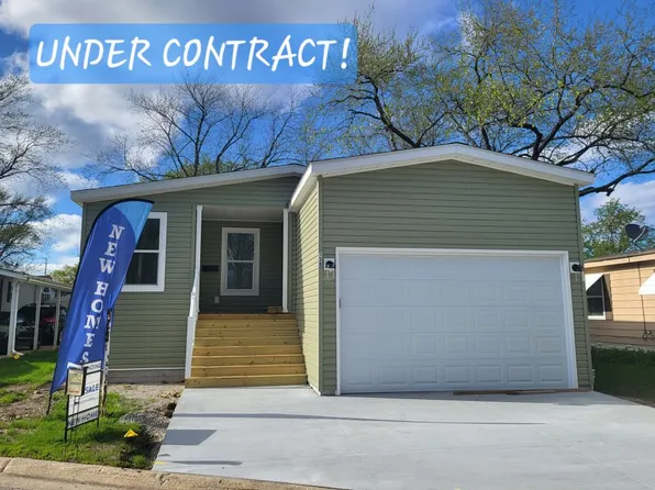 130 Parkwood Rd, Elgin, IL 60123