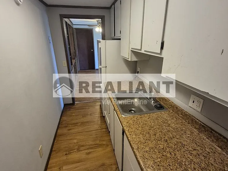 406 Amhurst Dr — Photo 6