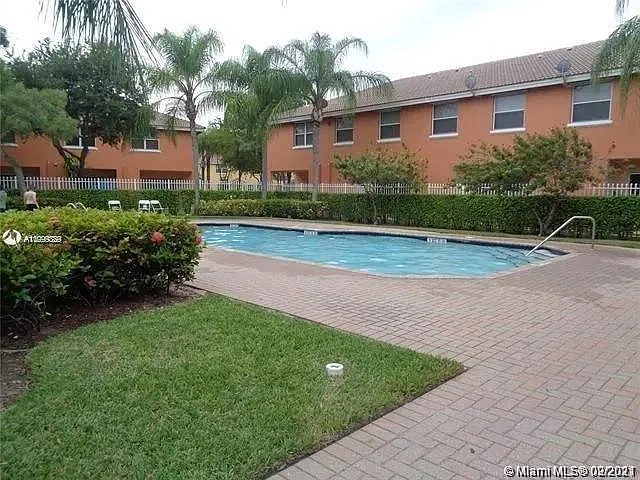 4347 NW 69th Ter — Photo 9