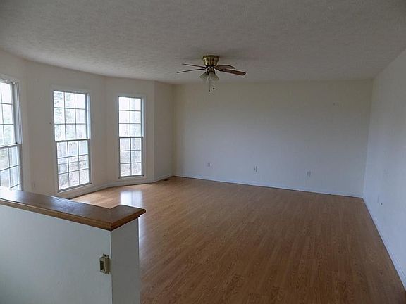 5th image of 142 Bass Ln