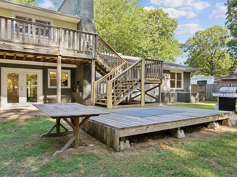 112 Leslie Dr — Photo 45