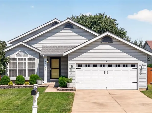 1006 Providence Pointe Dr, Wentzville, MO 63385