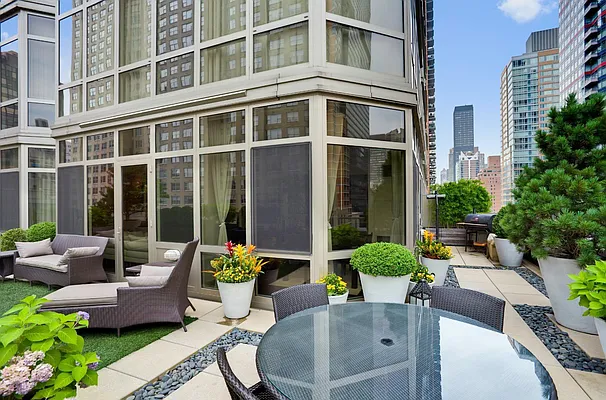 Rented by JSG Realty Corp | media 27