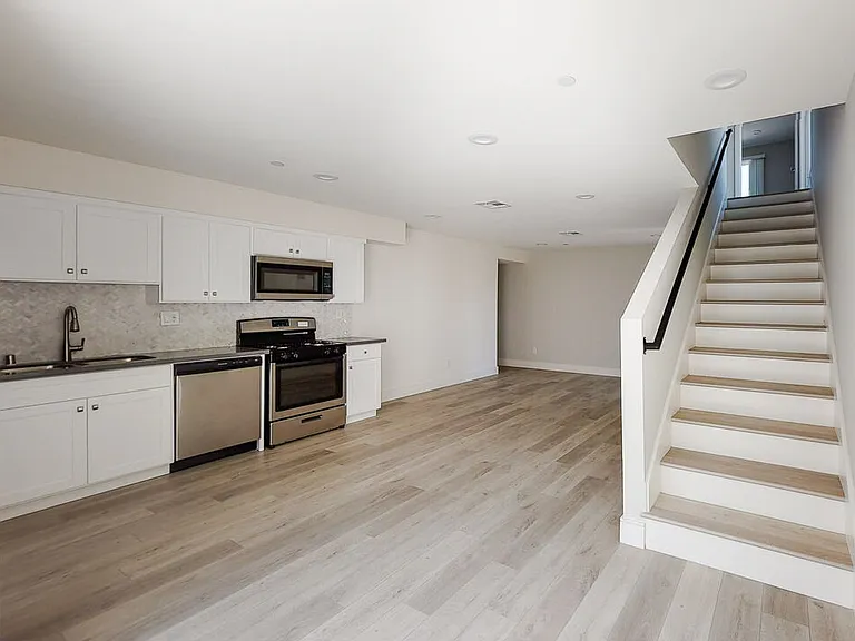 953 N Mariposa Ave #2 — Photo 3