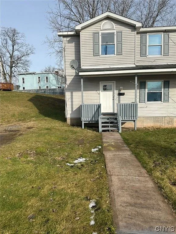215 Linden St photo 1