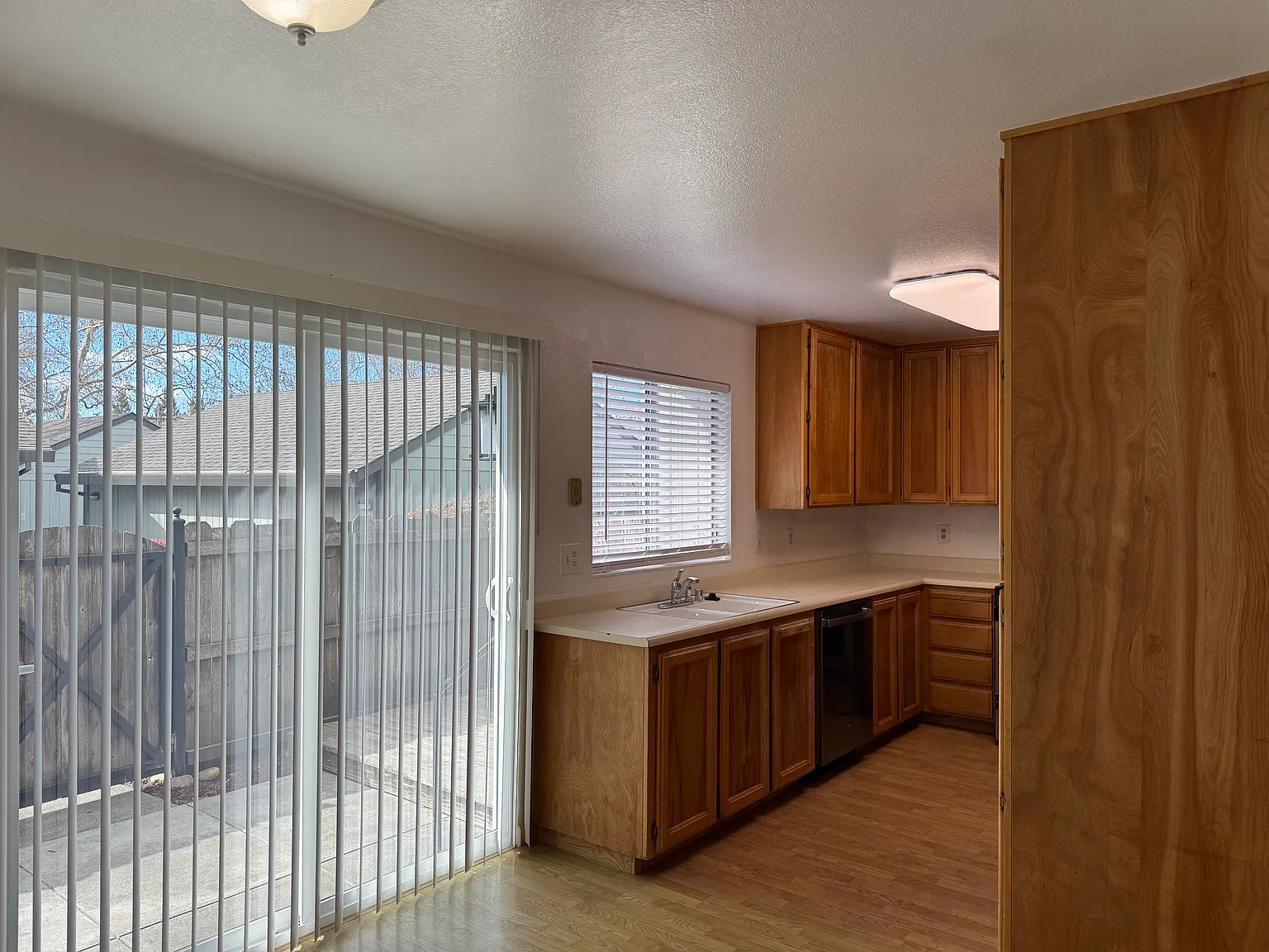 314 Harvest Ln — Photo 3