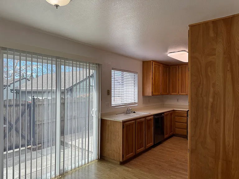 314 Harvest Ln — Photo 3