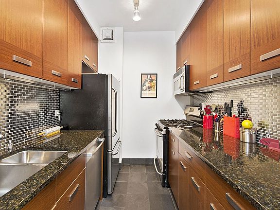 3rd image of 350 Albany St APT 4Q