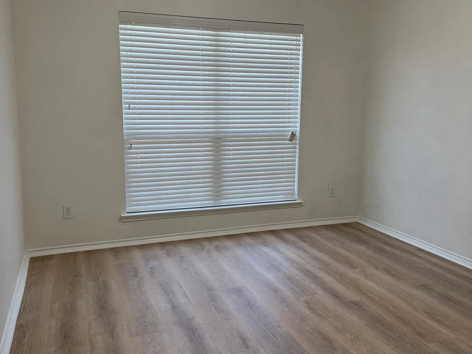 1006 Lancashire Ln — Photo 3