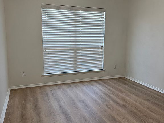 3rd image of 1006 Lancashire Ln