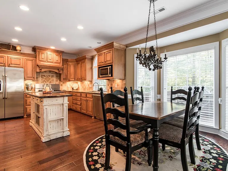 2038 Brook View Ct — Photo 2