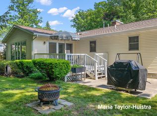 16205 Suffolk Dr, Spring Lake, MI 49456