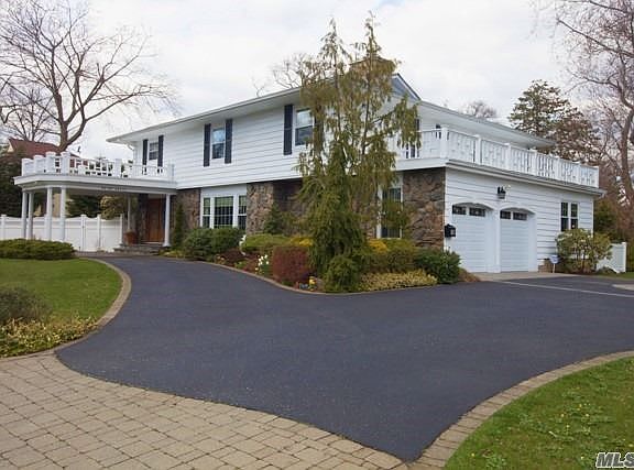 3rd image of 61 Bay Dr