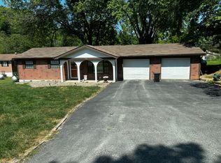 2009 Sandy Dr, High Ridge, MO 63049