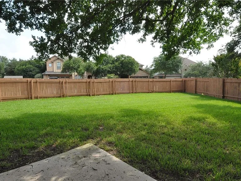 3323 Pine Needle Cir — Photo 29