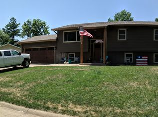 409 Sycamore Dr, Wamego, KS 66547