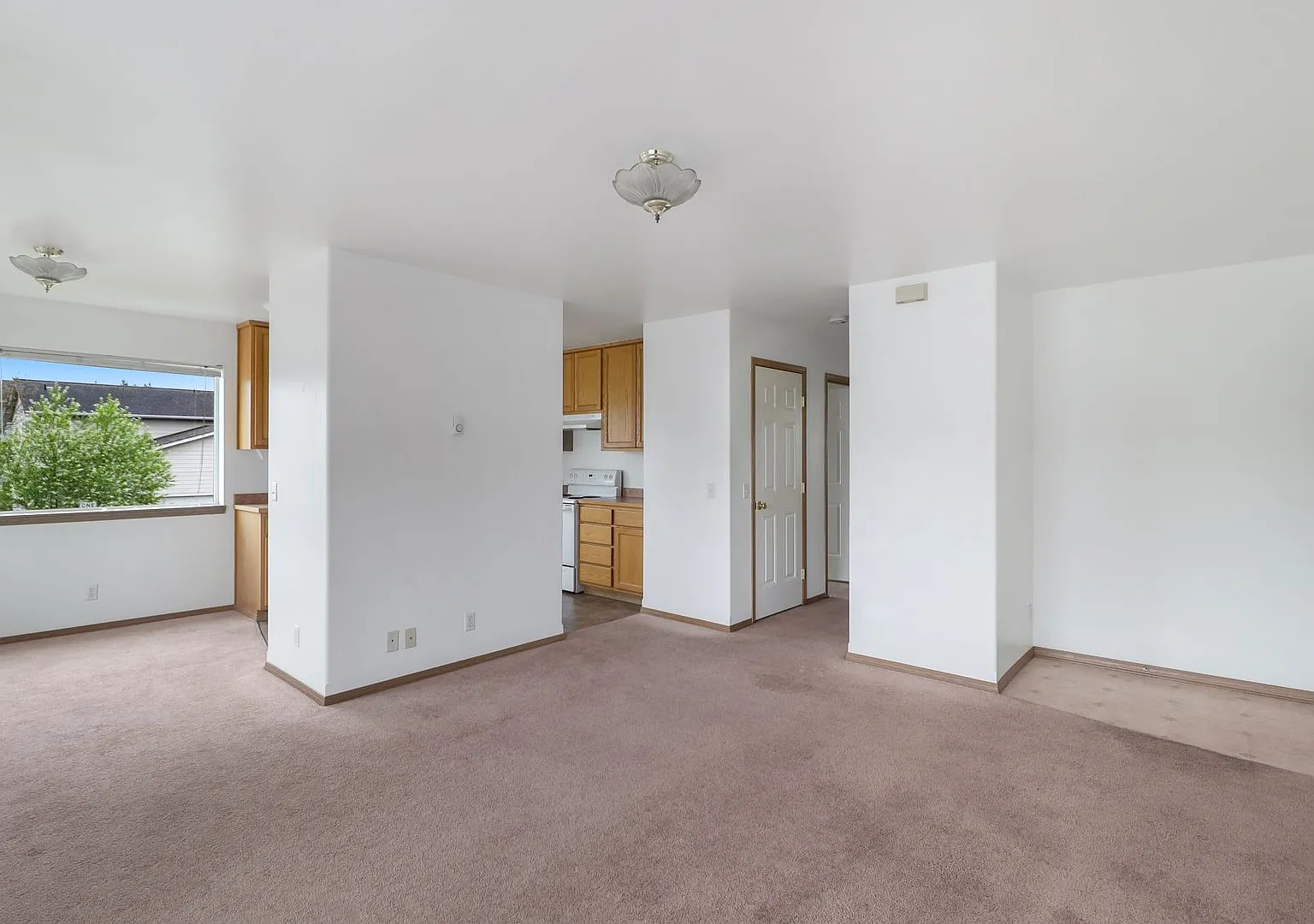 2 Bed 1 Bath - Interior Access - NAS Whidbey — Photo 4