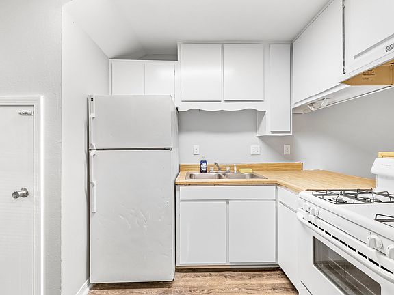 5th image of 205 Marquette St