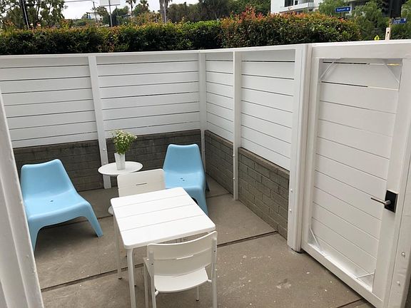 2nd image of 16556 W Sunset Blvd