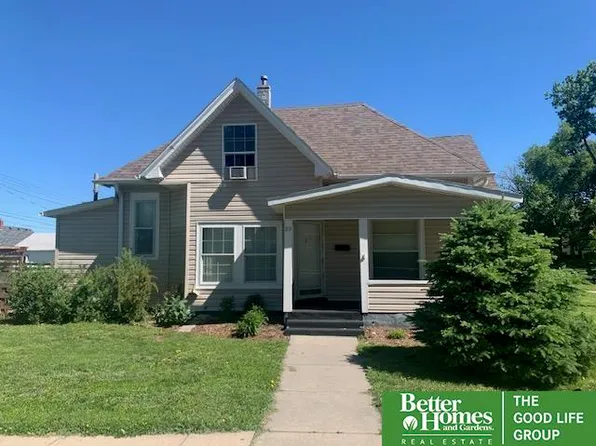 319 E 9th St, York, NE 68467