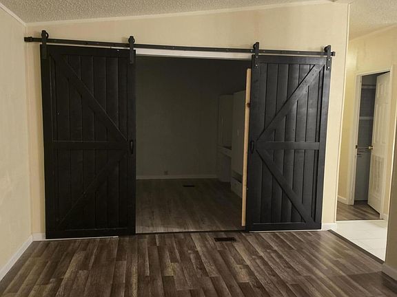 5th image of 216 Garnet Cir