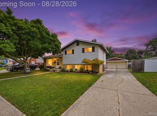 20410 Dubois St, Clinton Township, MI 48035