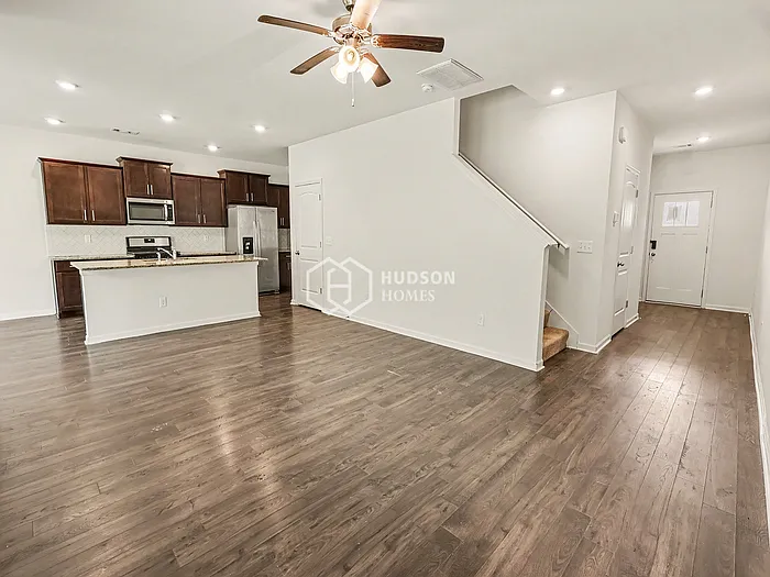 4 bed, 2.5 bath, 1821 sqft, $2,115 — Photo 4