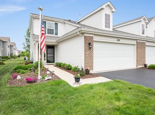 1352 Newport Ct, Pingree Grove, IL 60140