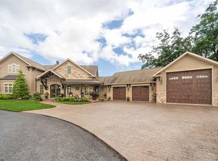 1009 Summit Dr, Morgantown, WV 26508