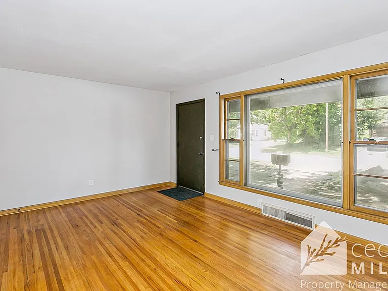 3801 E Grail Ave — Photo 4