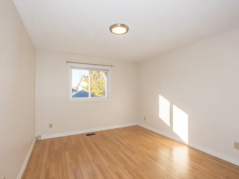 39 Mayfair Dr — Photo 15