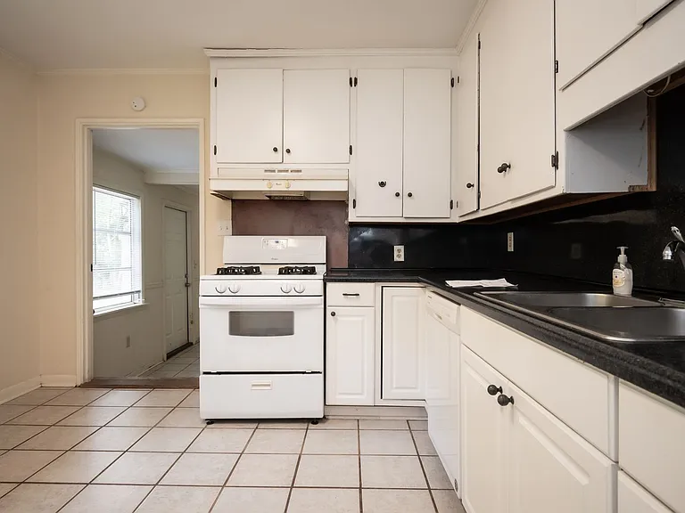175 Habersham Way — Photo 14