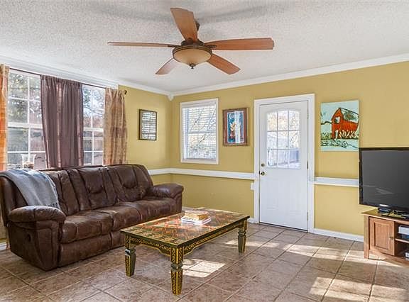 5th image of 422 Bellevue Dr