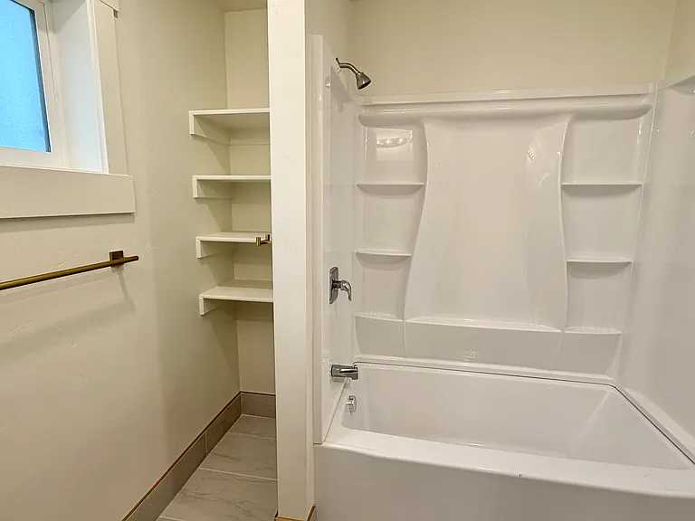 145 N Byron Ave #A — Photo 24