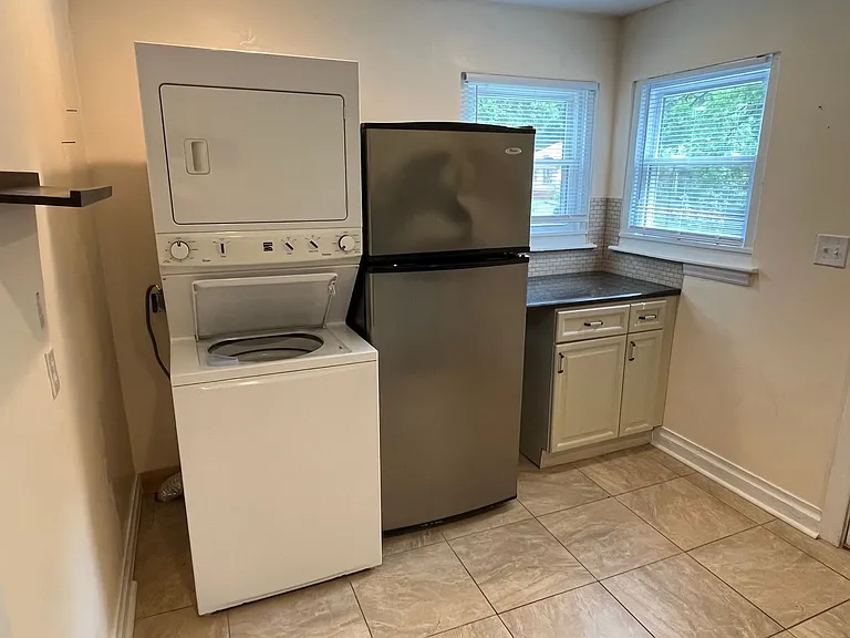 421 W Kingston Ave — Photo 7