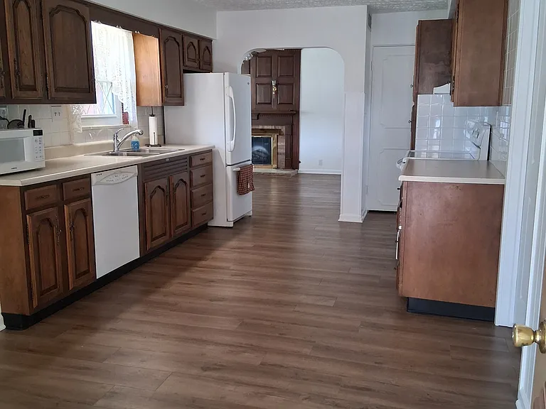 233 N Meadowlark Dr — Photo 3