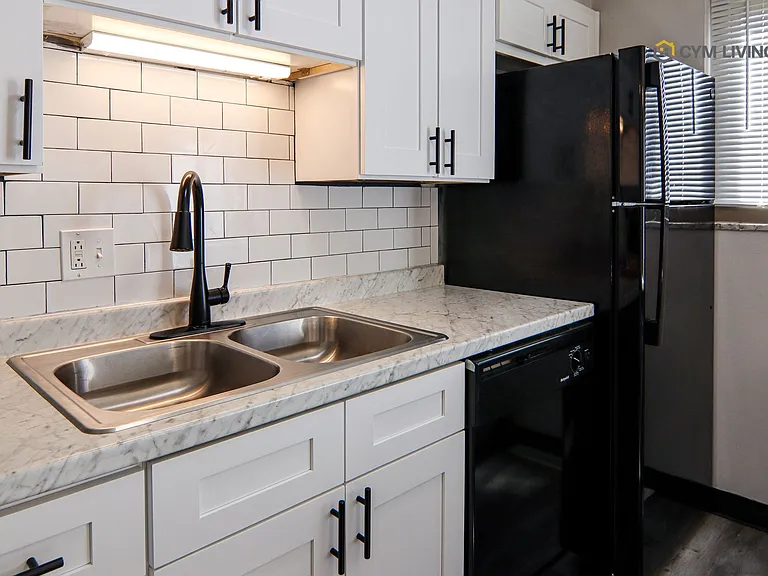 Coventry Court Townhomes — Photo 20