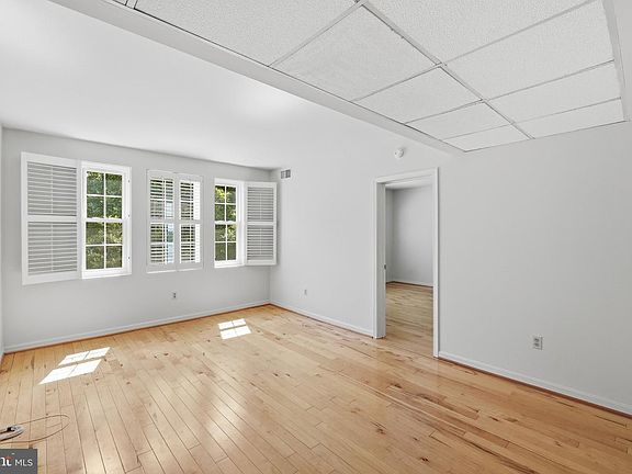3rd image of 1911 Key Blvd APT 564