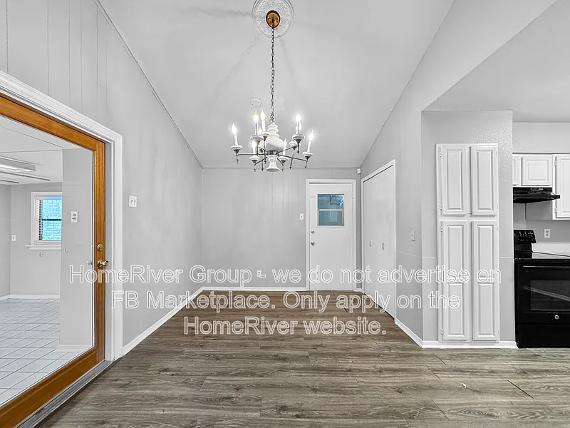 3 bed, 2.0 bath, 1427 sqft, $2,295 — Photo 4