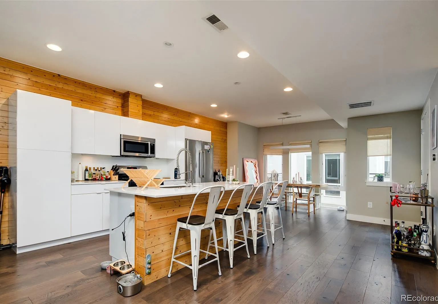 3 bed, 3.5 bath, 1847 sqft, $4,200 — Photo 1