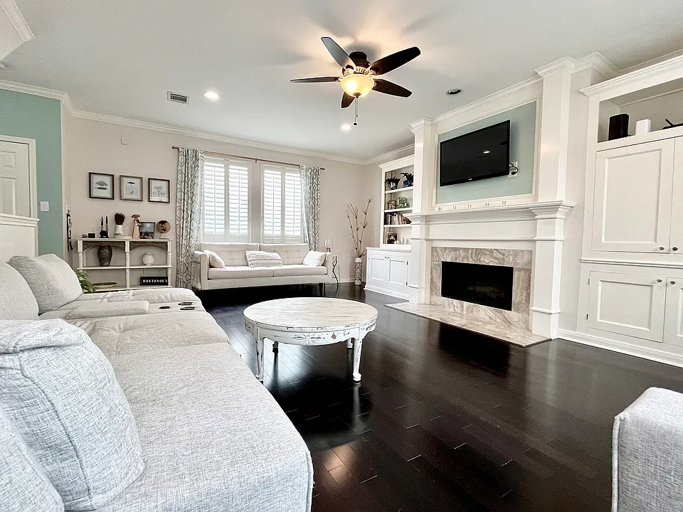 1318 Anita St